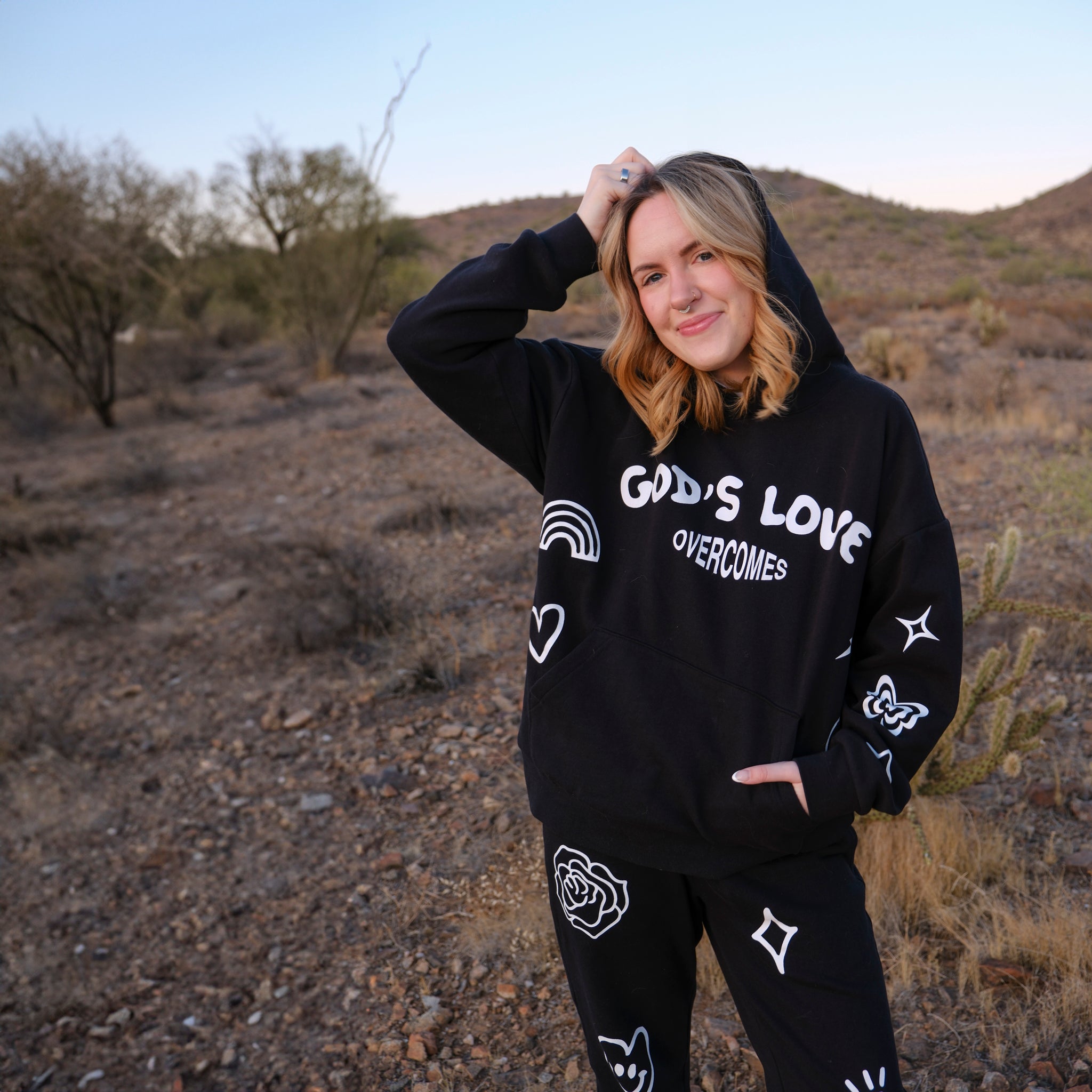 God's Loves Overcomes Pullover Hoodie – GLO