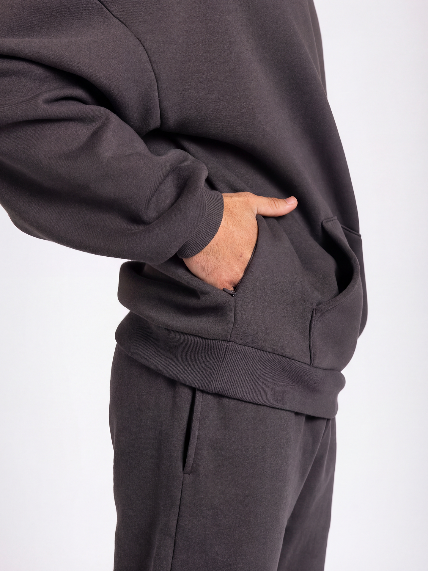 Forgiven - Dark Shadow | Edward is 6’2 and wears a size M