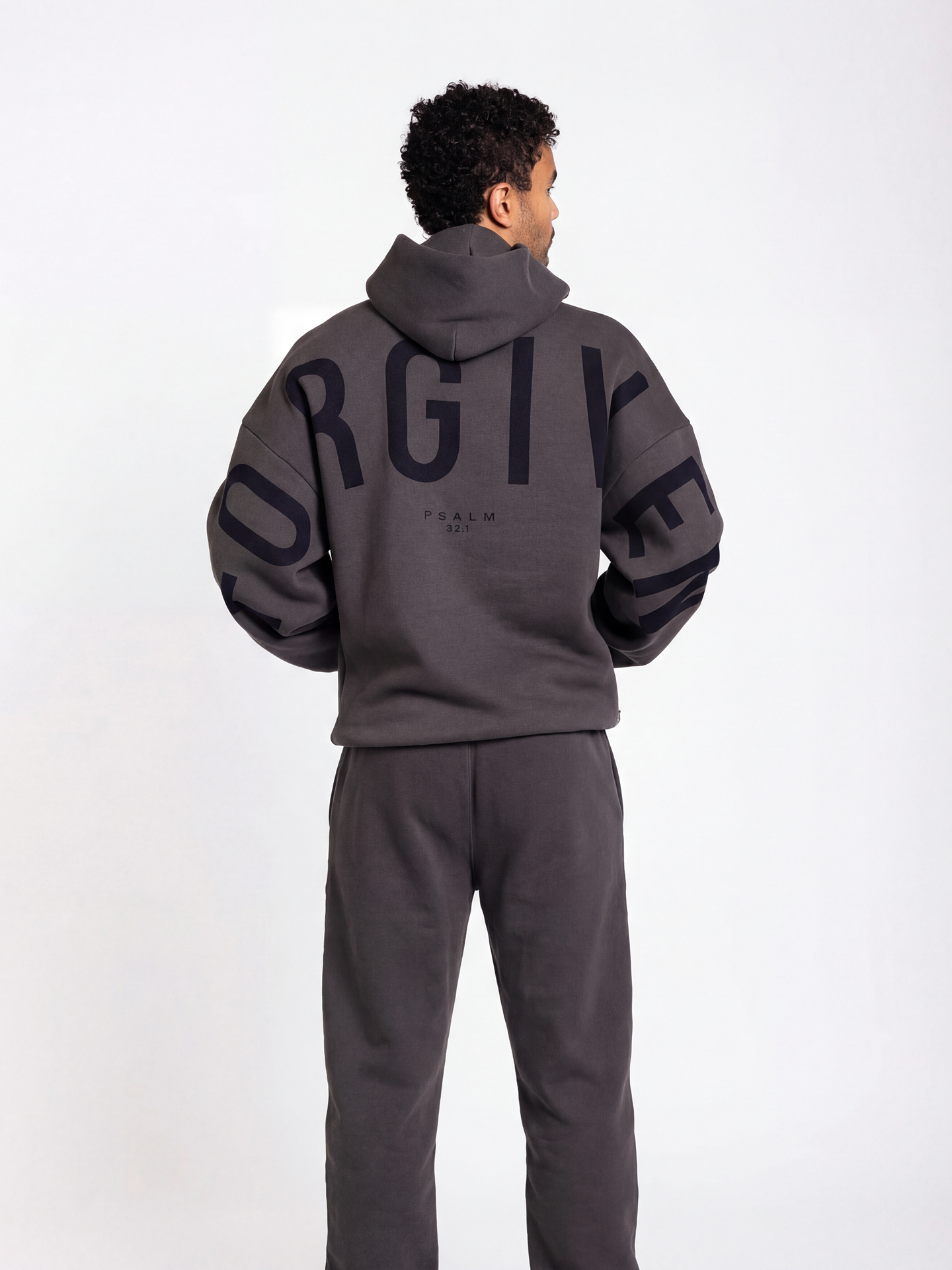 Forgiven - Dark Shadow | Edward is 6’2 and wears a size M