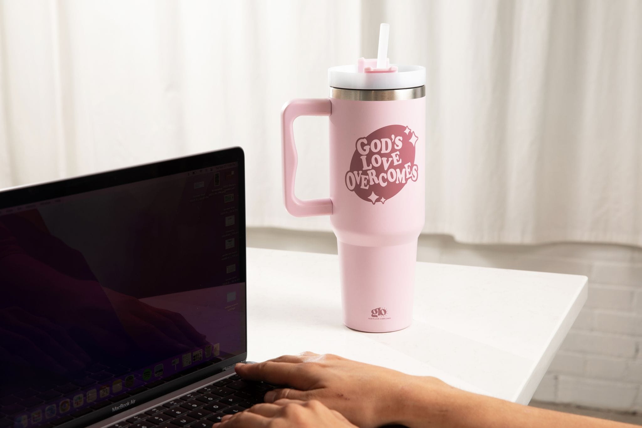 God's Love Overcomes 40oz Tumbler w/ Handle – GLO